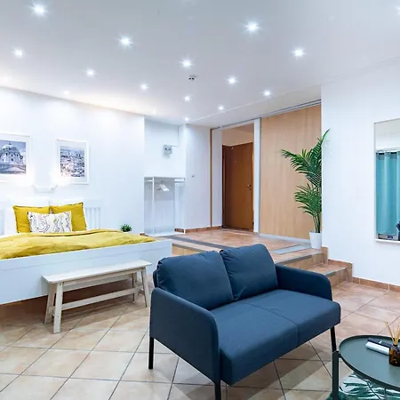 Central - Spacious - Green - Modern *