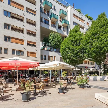 Central - Spacious - Green - Modern *