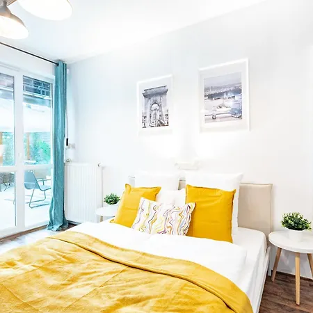 Apartament Central - Spacious - Green - Modern