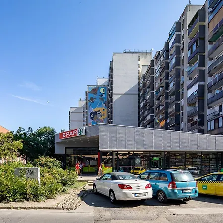 Central - Spacious - Green - Modern