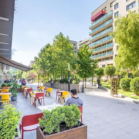 Central - Spacious - Green - Modern Appartamento